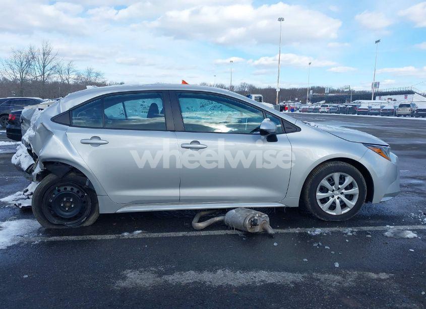 Photo 13 of 2021 Toyota Corolla LE (VIN 5YFEPMAE9MP217125)