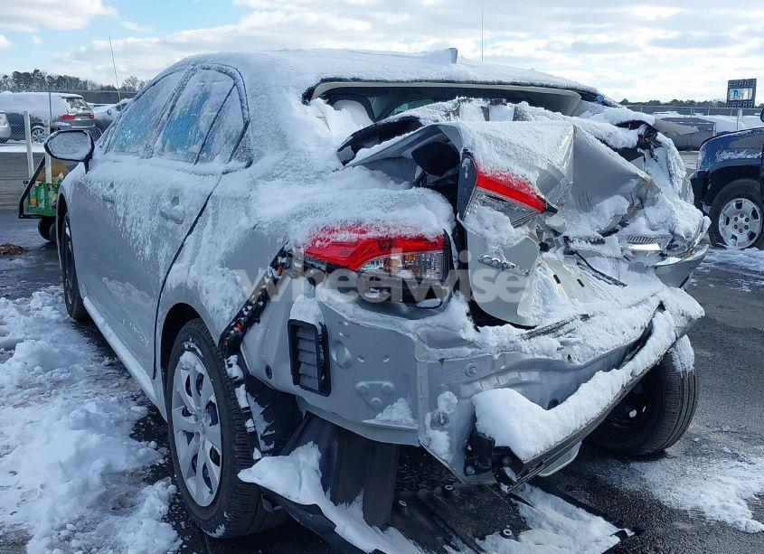 Photo 3 of 2021 Toyota Corolla LE (VIN 5YFEPMAE9MP217125)