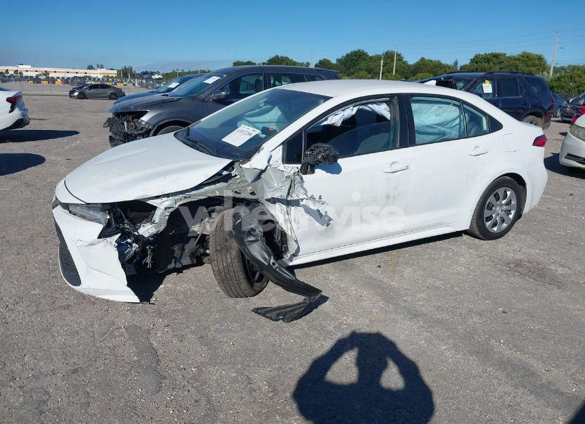 Photo 2 of 2021 Toyota Corolla LE (VIN 5YFEPMAE9MP256636)