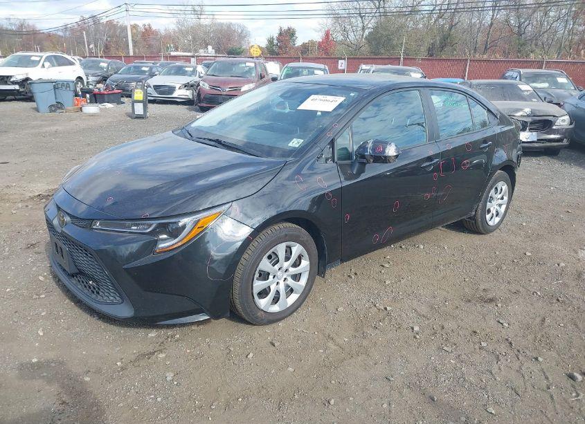 Photo 2 of 2021 Toyota Corolla LE (VIN 5YFEPMAE9MP262503)