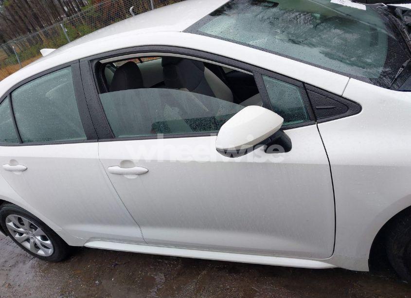 Photo 13 of 2021 Toyota Corolla LE (VIN 5YFEPMAE9MP270195)