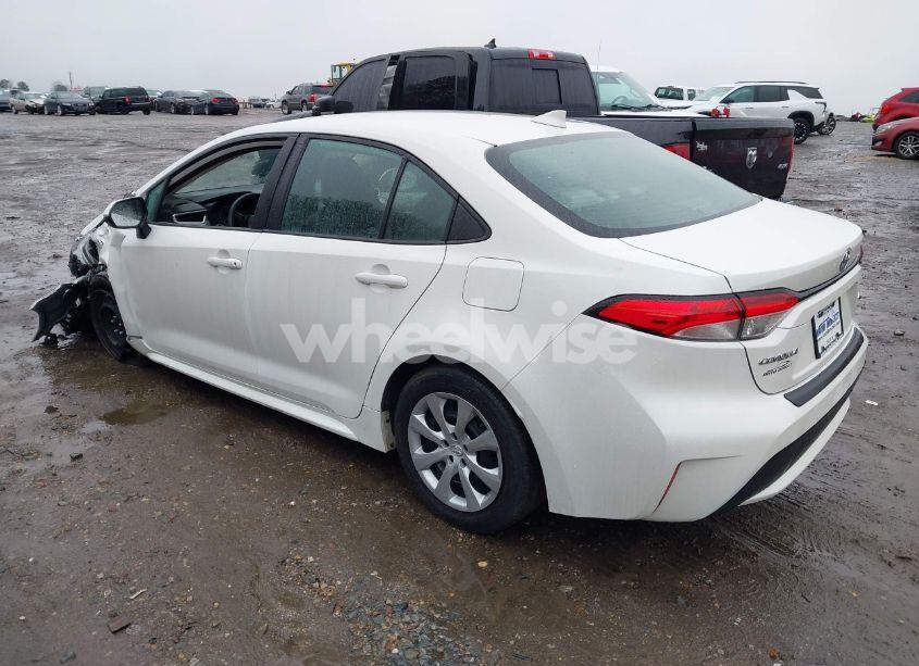 Photo 3 of 2021 Toyota Corolla LE (VIN 5YFEPMAE9MP270195)