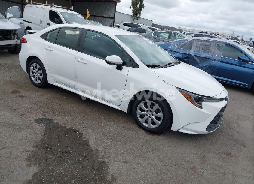 2022 Toyota Corolla LE (VIN 5YFEPMAE9NP272871) main photo