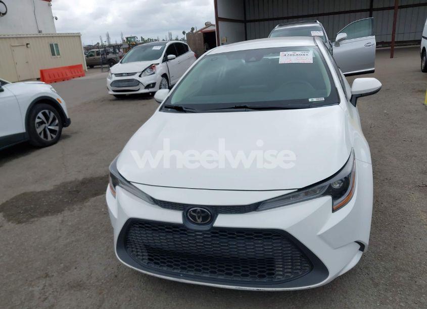 Photo 13 of 2022 Toyota Corolla LE (VIN 5YFEPMAE9NP272871)