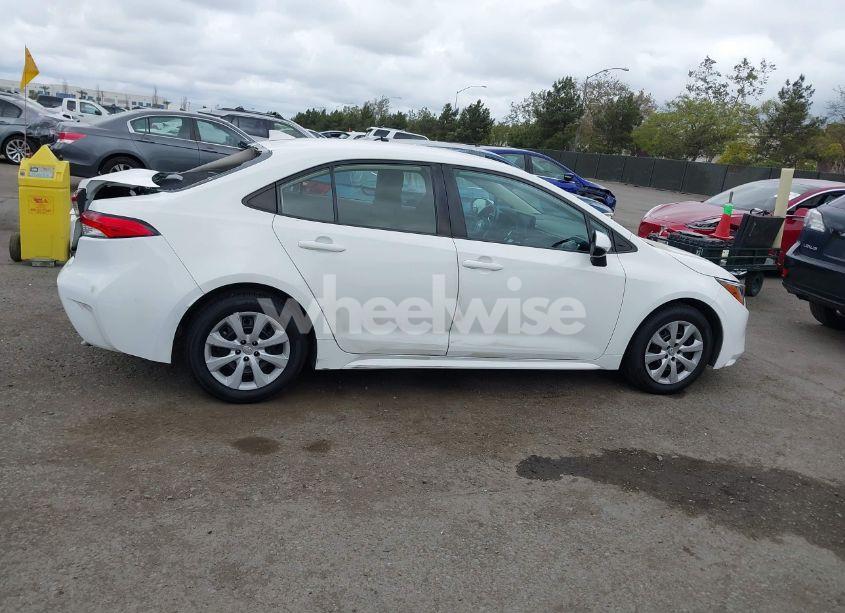 Photo 14 of 2022 Toyota Corolla LE (VIN 5YFEPMAE9NP272871)