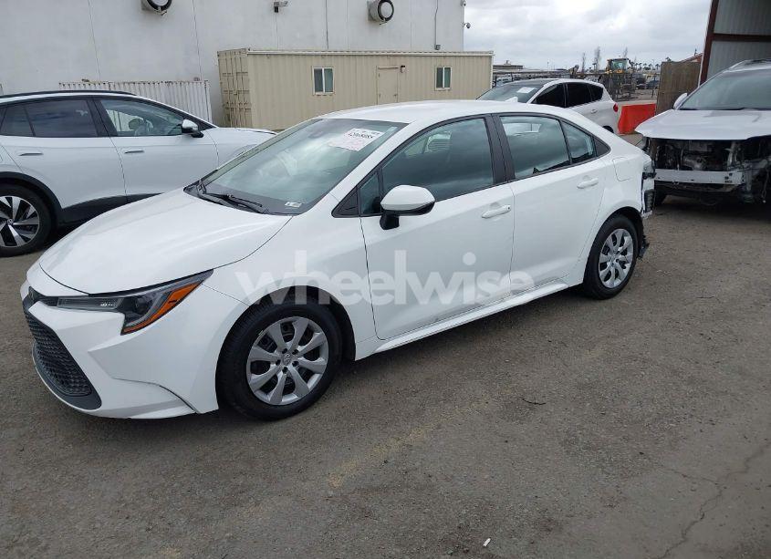 Photo 2 of 2022 Toyota Corolla LE (VIN 5YFEPMAE9NP272871)