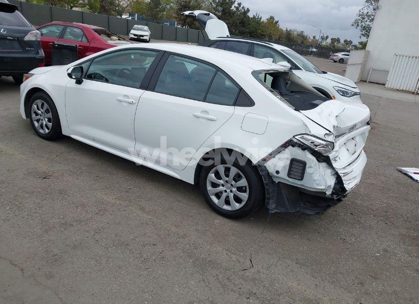 Photo 3 of 2022 Toyota Corolla LE (VIN 5YFEPMAE9NP272871)