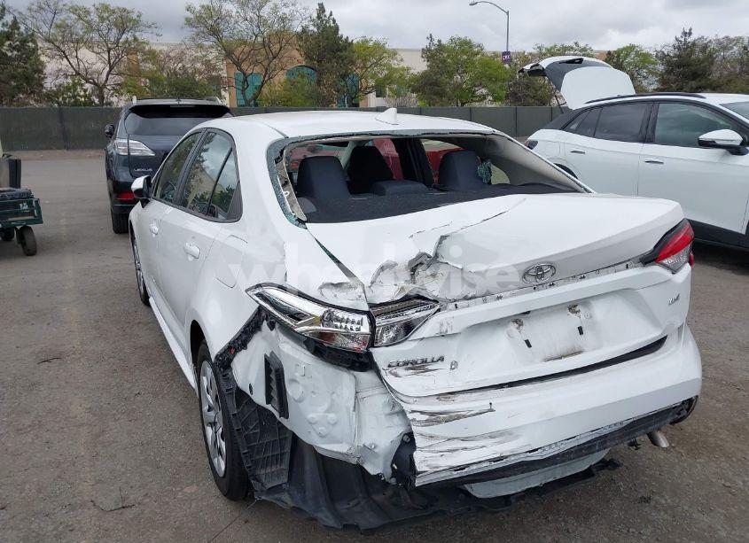 Photo 6 of 2022 Toyota Corolla LE (VIN 5YFEPMAE9NP272871)