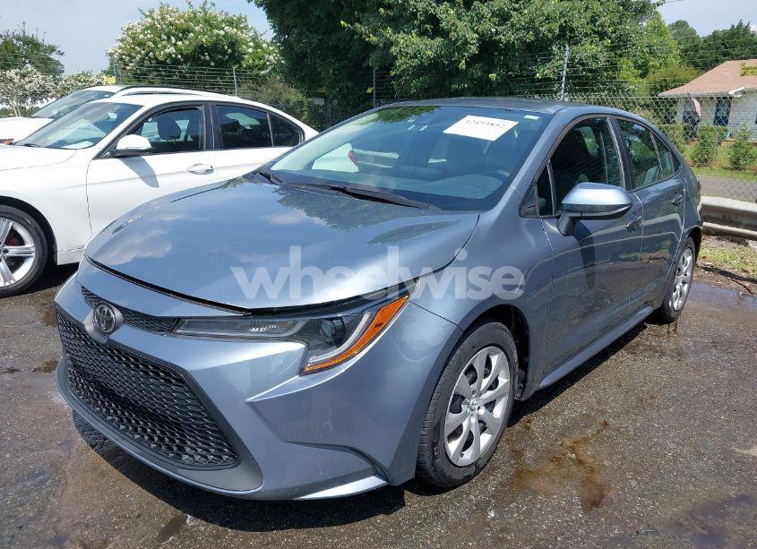 Photo 2 of 2022 Toyota Corolla LE (VIN 5YFEPMAE9NP281005)