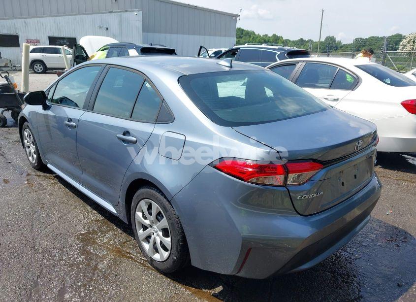 Photo 3 of 2022 Toyota Corolla LE (VIN 5YFEPMAE9NP281005)