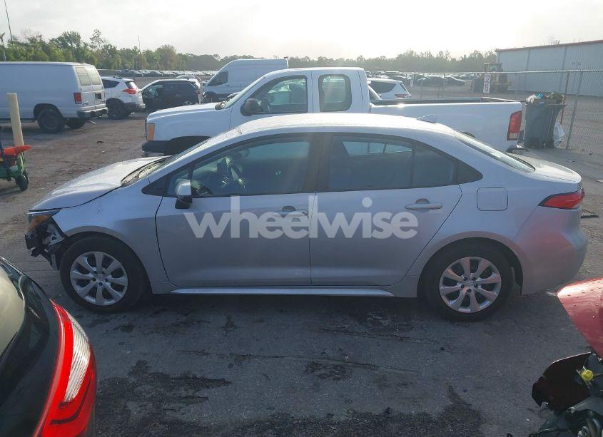 Photo 15 of 2022 Toyota Corolla LE (VIN 5YFEPMAE9NP290285)