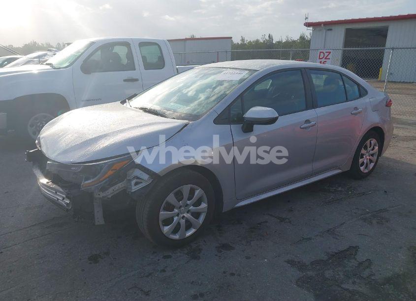 Photo 2 of 2022 Toyota Corolla LE (VIN 5YFEPMAE9NP290285)