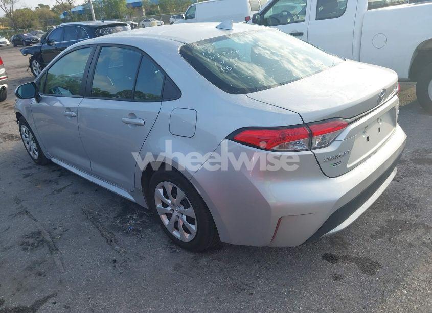 Photo 3 of 2022 Toyota Corolla LE (VIN 5YFEPMAE9NP290285)
