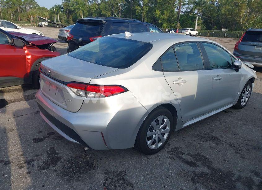 Photo 4 of 2022 Toyota Corolla LE (VIN 5YFEPMAE9NP290285)