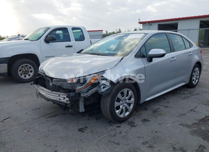 Photo 6 of 2022 Toyota Corolla LE (VIN 5YFEPMAE9NP290285)