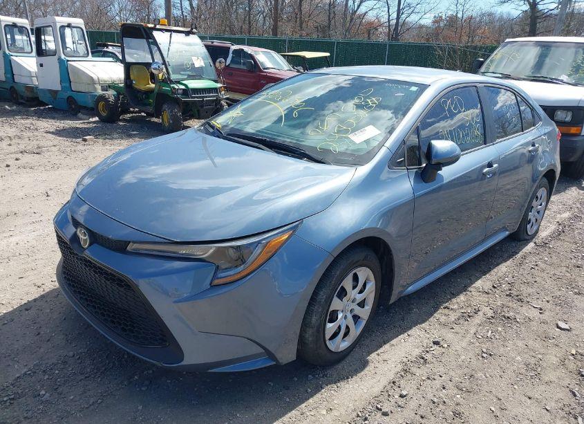 Photo 2 of 2022 Toyota Corolla LE (VIN 5YFEPMAE9NP296555)
