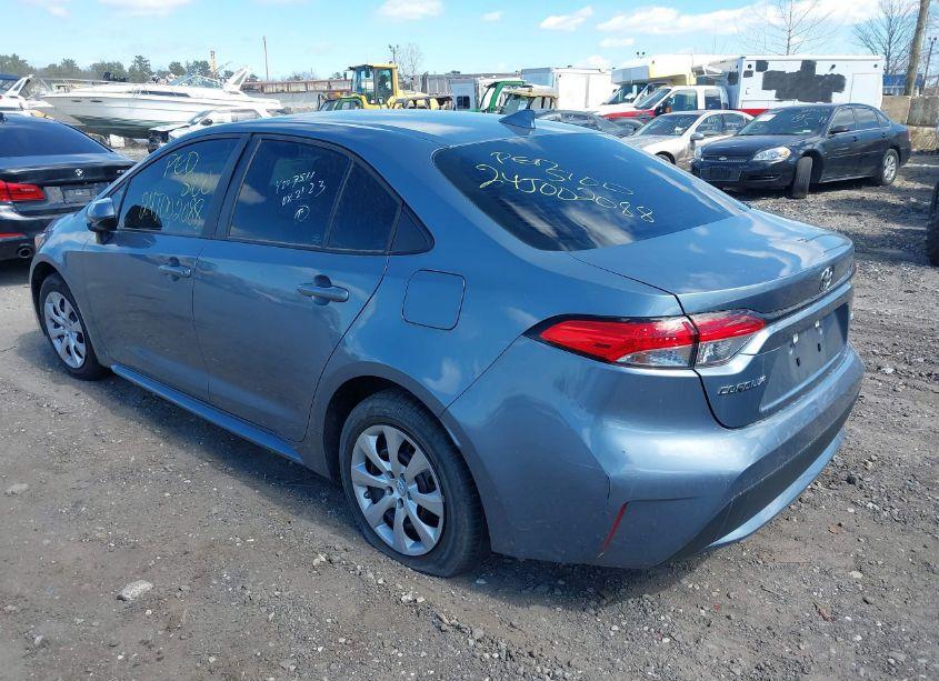 Photo 3 of 2022 Toyota Corolla LE (VIN 5YFEPMAE9NP296555)