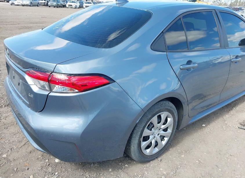 Photo 4 of 2022 Toyota Corolla LE (VIN 5YFEPMAE9NP296555)