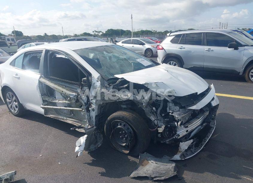 2022 Toyota Corolla LE (VIN 5YFEPMAE9NP298791) main photo