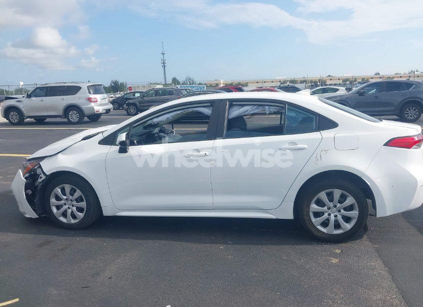 Photo 15 of 2022 Toyota Corolla LE (VIN 5YFEPMAE9NP298791)