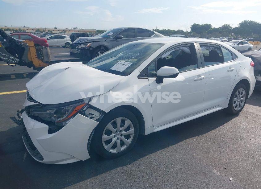 Photo 2 of 2022 Toyota Corolla LE (VIN 5YFEPMAE9NP298791)