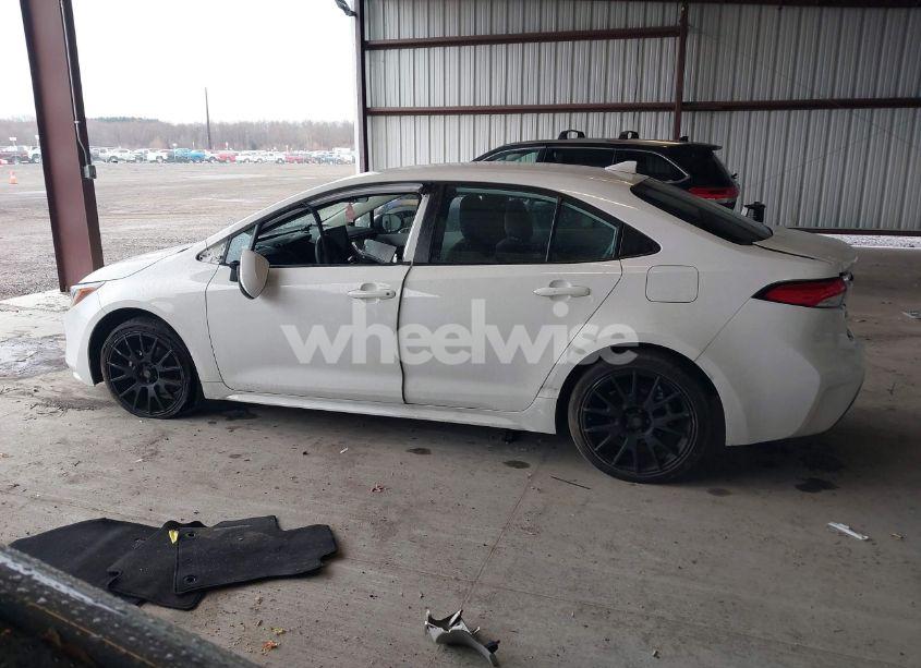 Photo 14 of 2022 Toyota Corolla LE (VIN 5YFEPMAE9NP305562)