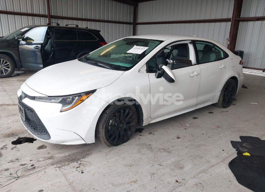 Photo 2 of 2022 Toyota Corolla LE (VIN 5YFEPMAE9NP305562)