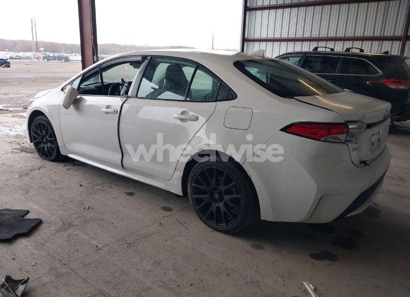 Photo 3 of 2022 Toyota Corolla LE (VIN 5YFEPMAE9NP305562)