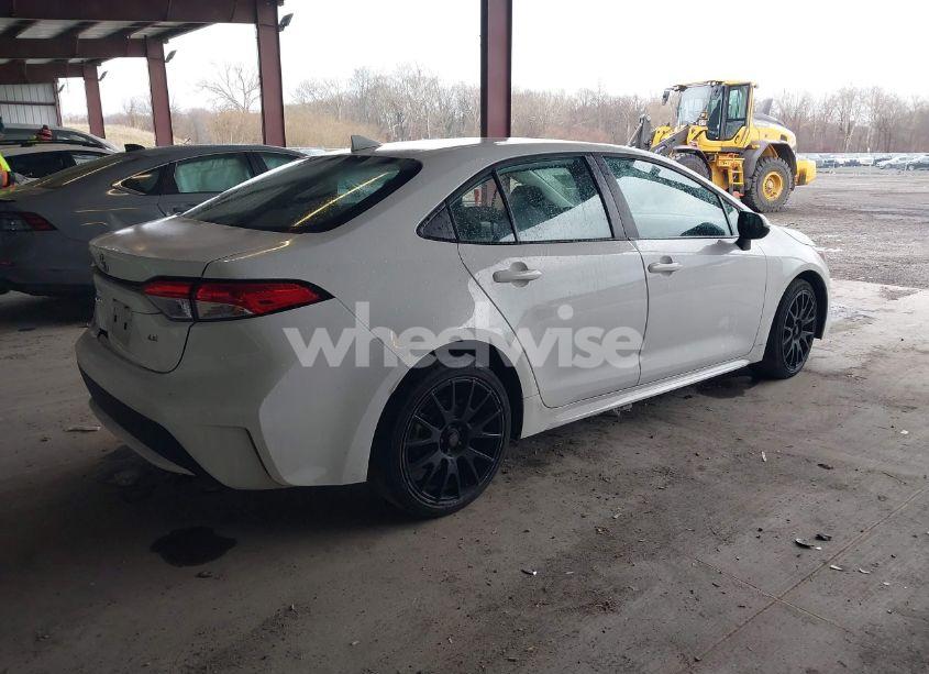 Photo 4 of 2022 Toyota Corolla LE (VIN 5YFEPMAE9NP305562)