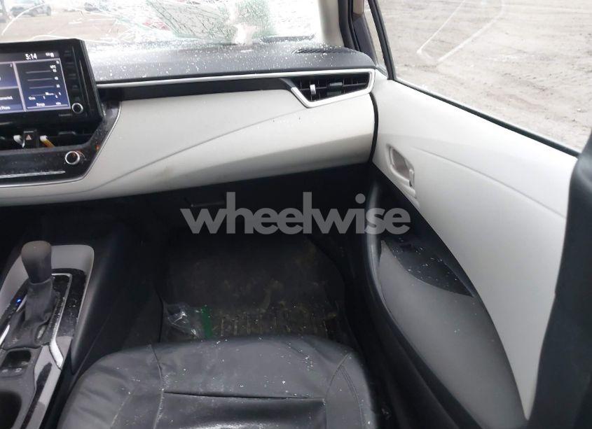 Photo 5 of 2022 Toyota Corolla LE (VIN 5YFEPMAE9NP308655)