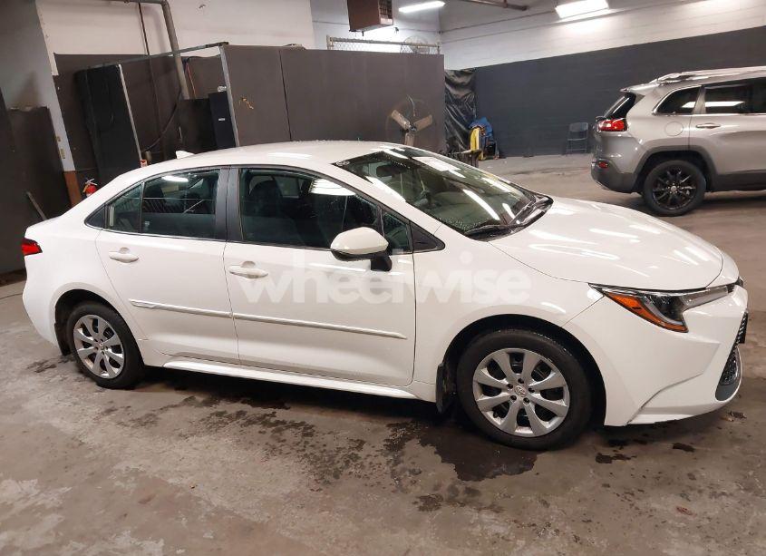 Photo 13 of 2022 Toyota Corolla LE (VIN 5YFEPMAE9NP312754)