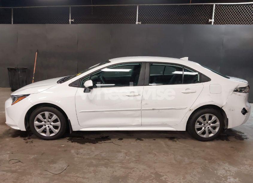 Photo 14 of 2022 Toyota Corolla LE (VIN 5YFEPMAE9NP312754)