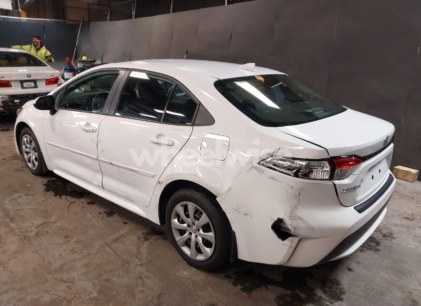 Photo 3 of 2022 Toyota Corolla LE (VIN 5YFEPMAE9NP312754)