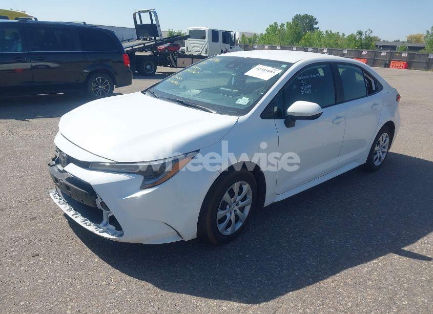 Photo 2 of 2022 Toyota Corolla LE (VIN 5YFEPMAE9NP317615)
