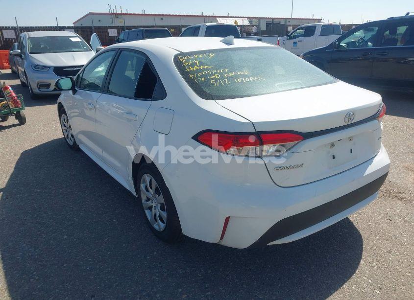 Photo 3 of 2022 Toyota Corolla LE (VIN 5YFEPMAE9NP317615)