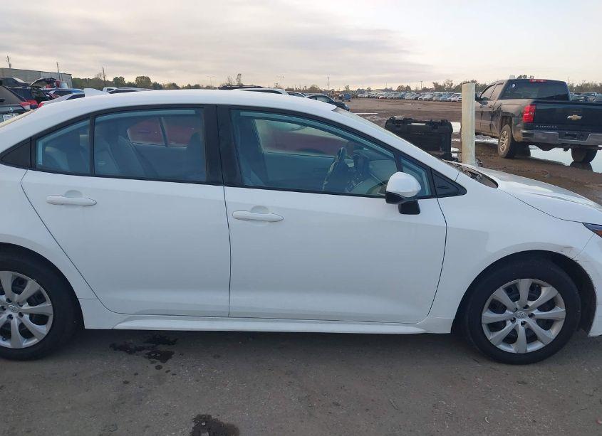 Photo 13 of 2022 Toyota Corolla LE (VIN 5YFEPMAE9NP318604)