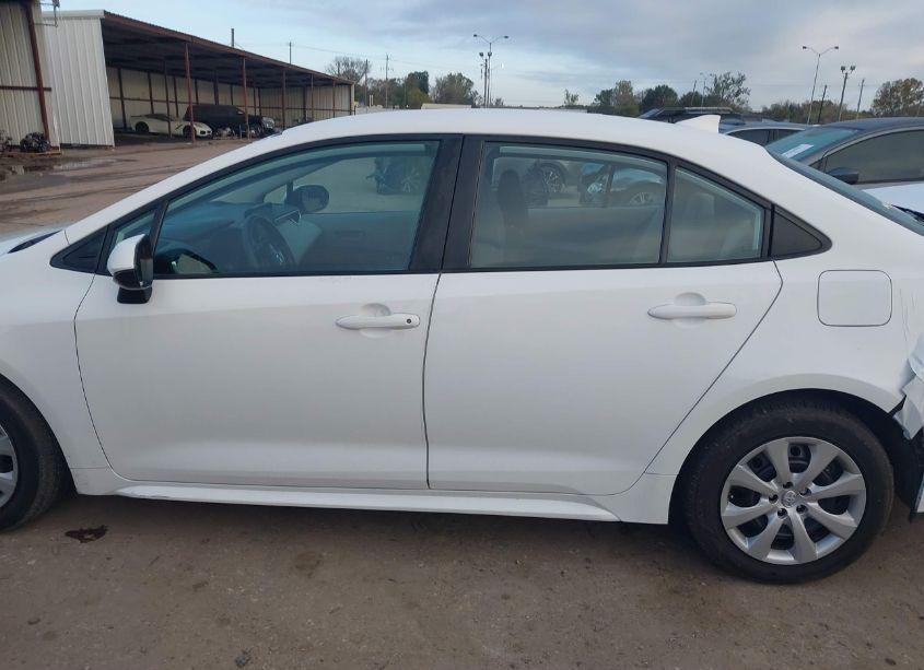 Photo 14 of 2022 Toyota Corolla LE (VIN 5YFEPMAE9NP318604)