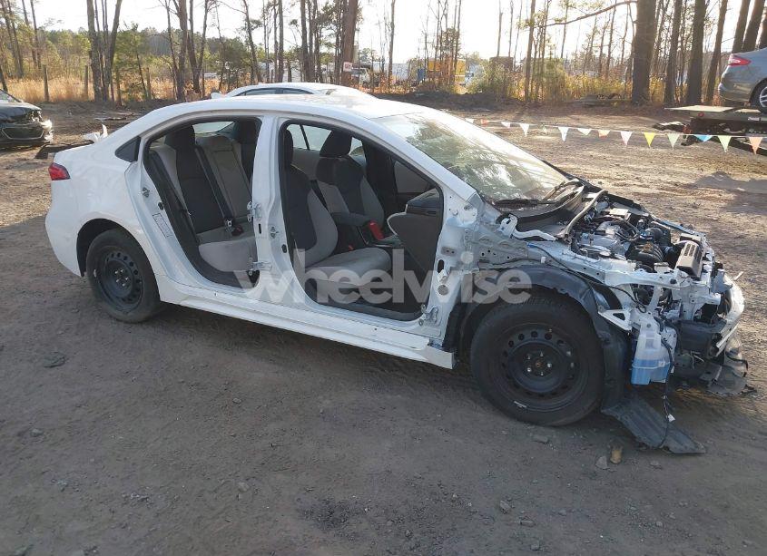 2022 Toyota Corolla LE (VIN 5YFEPMAE9NP331174) main photo