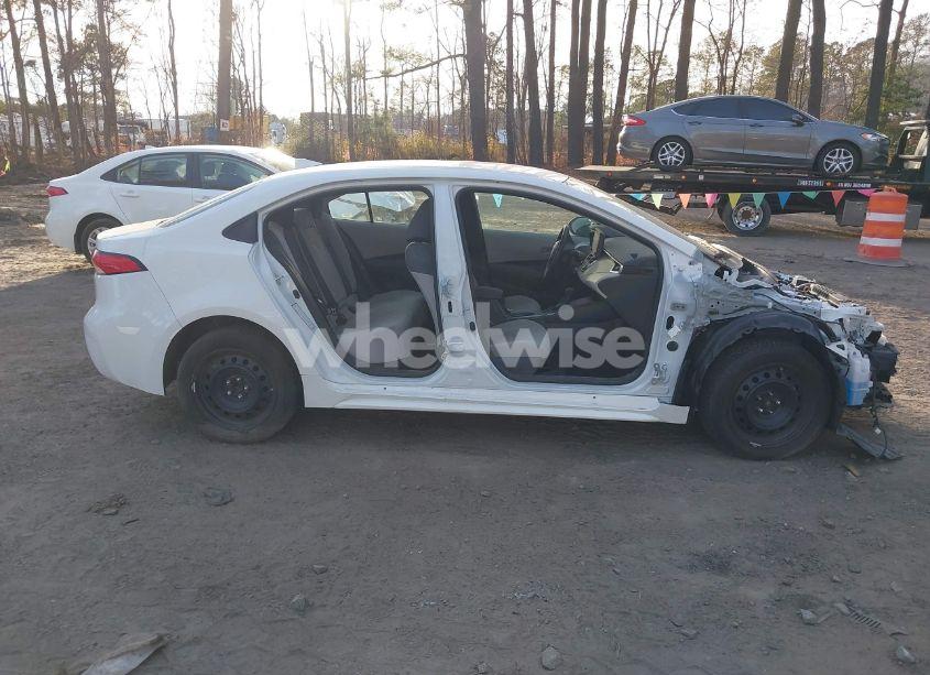 Photo 13 of 2022 Toyota Corolla LE (VIN 5YFEPMAE9NP331174)