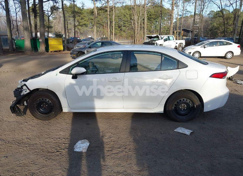 Photo 14 of 2022 Toyota Corolla LE (VIN 5YFEPMAE9NP331174)
