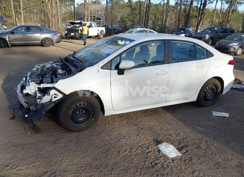 Photo 2 of 2022 Toyota Corolla LE (VIN 5YFEPMAE9NP331174)