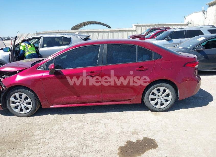 Photo 14 of 2022 Toyota Corolla LE (VIN 5YFEPMAE9NP332132)