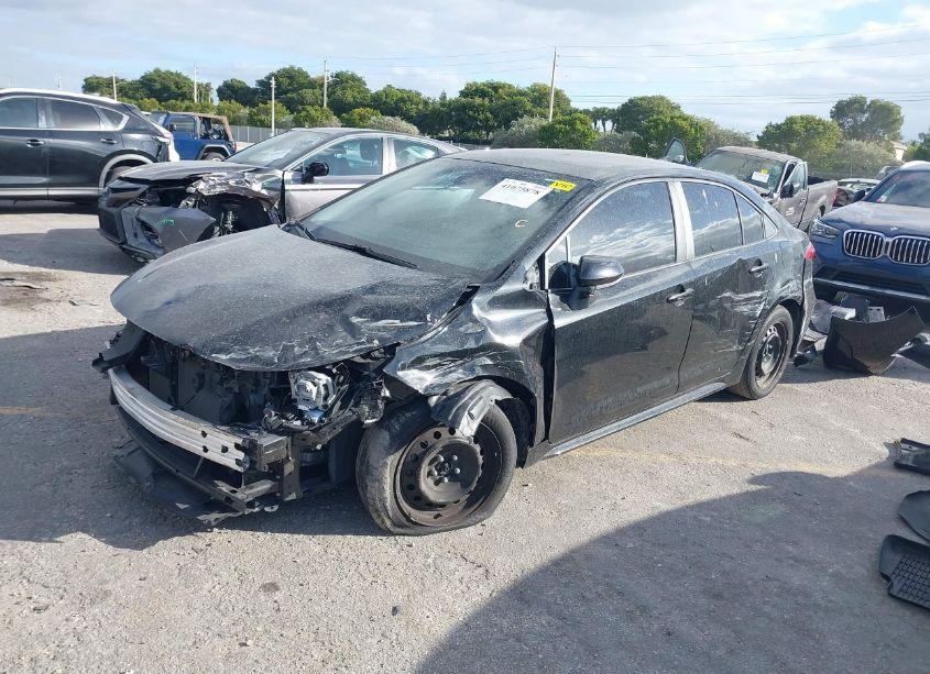 Photo 2 of 2022 Toyota Corolla LE (VIN 5YFEPMAE9NP334432)