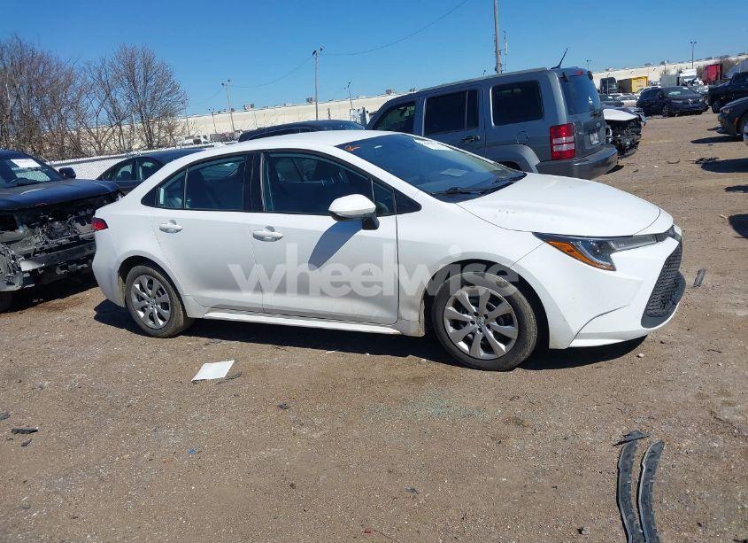 Photo 13 of 2022 Toyota Corolla LE (VIN 5YFEPMAE9NP338948)