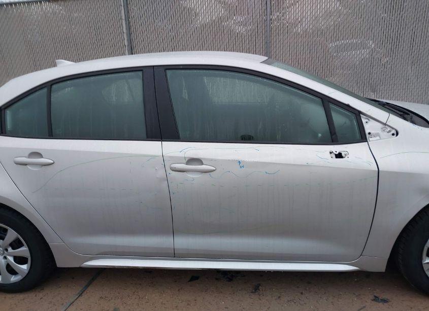Photo 14 of 2022 Toyota Corolla LE (VIN 5YFEPMAE9NP364384)