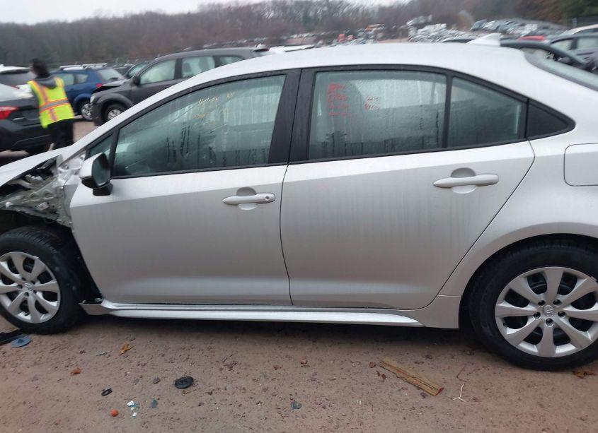 Photo 15 of 2022 Toyota Corolla LE (VIN 5YFEPMAE9NP364384)