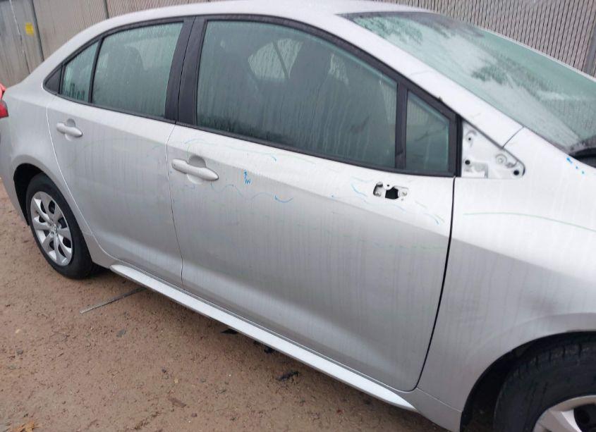 Photo 18 of 2022 Toyota Corolla LE (VIN 5YFEPMAE9NP364384)