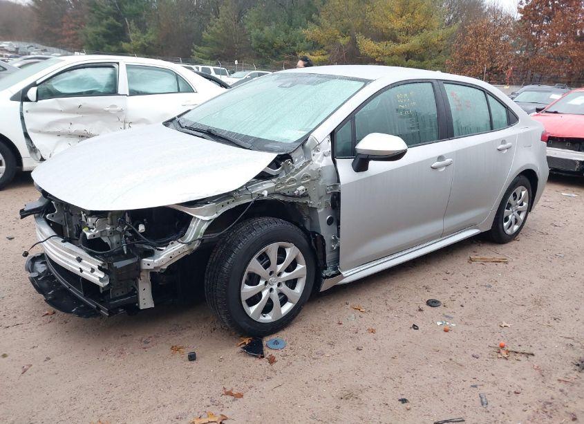 Photo 2 of 2022 Toyota Corolla LE (VIN 5YFEPMAE9NP364384)