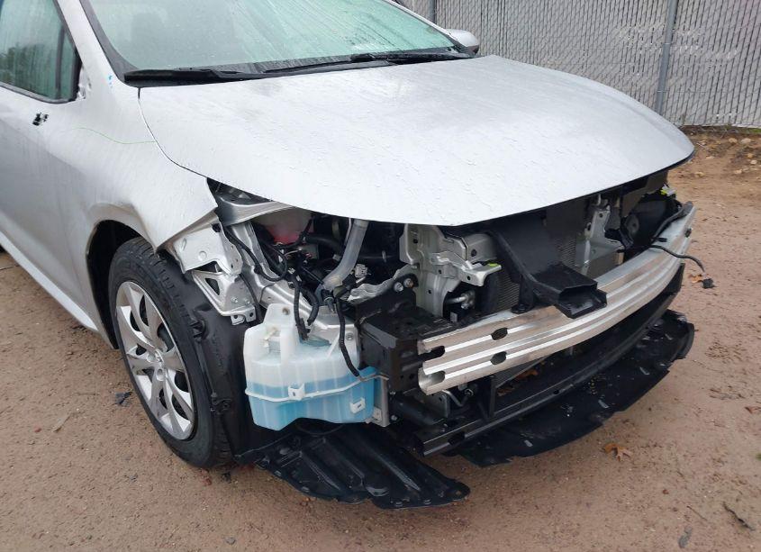 Photo 6 of 2022 Toyota Corolla LE (VIN 5YFEPMAE9NP364384)