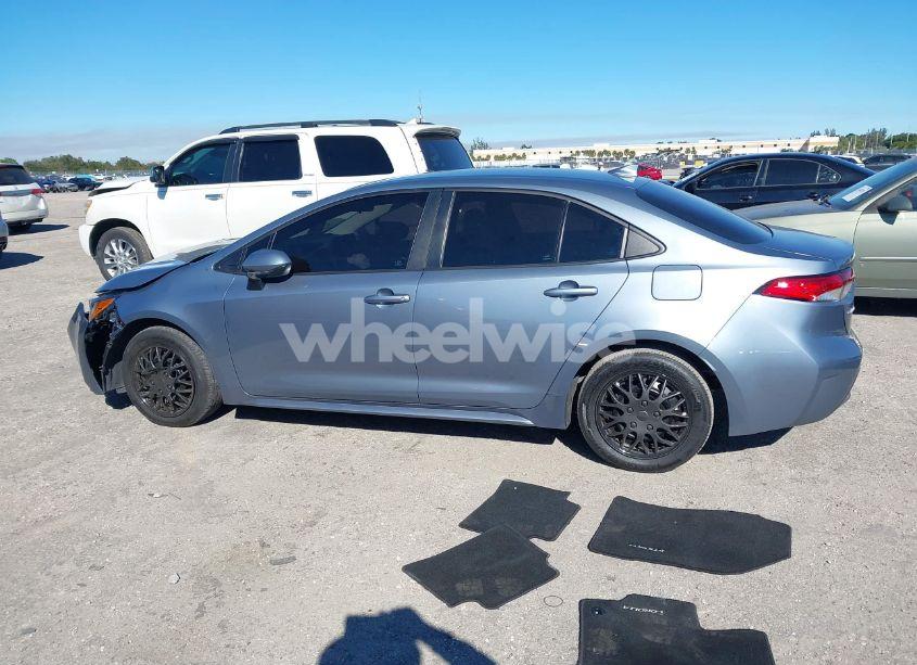 Photo 14 of 2022 Toyota Corolla LE (VIN 5YFEPMAE9NP365812)